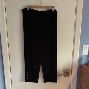 Chico’s Size 2 Cropped Traveler’s Pants